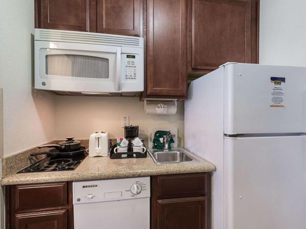 MainStay Suites Texas Medical Center-Reliant Park : photo 6 de la chambre suite lit queen-size avec canapé-lit - non-fumeurs