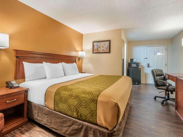 Econo Lodge Downtown : photo 2 de la chambre chambre lit king-size - non-fumeurs