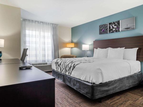 Sleep Inn & Suites near Westchase : photo 1 de la chambre chambre lit king-size avec baignoire - non-fumeurs