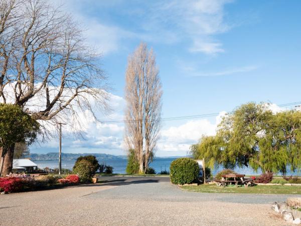 Jack & Di's Lakefront Motel : photo 1 de la chambre studio avec vue sur le lac