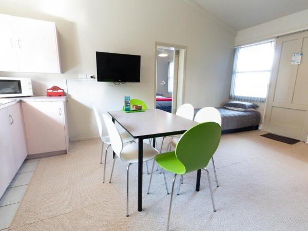 Jack & Di's Lakefront Motel : photo 5 de la chambre appartement 2 chambres - vue sur lac