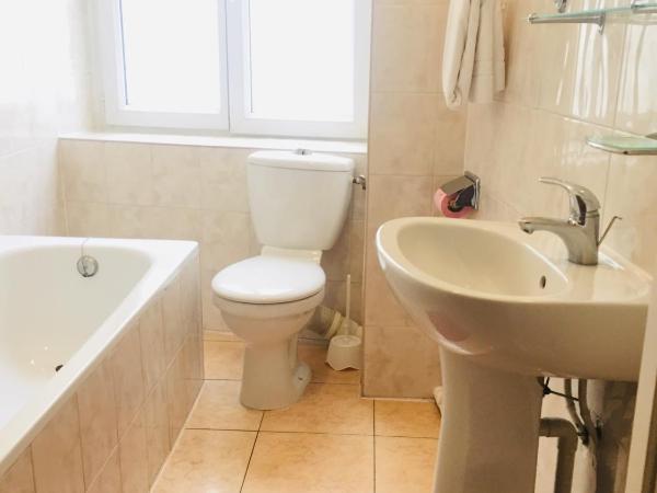 Paris Hôtel Le Mediterraneen : photo 3 de la chambre chambre triple