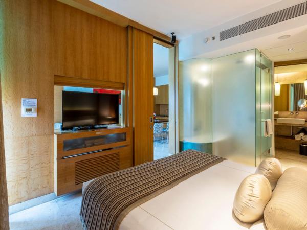 Vivanta Bengaluru, Whitefield : photo 5 de la chambre deluxe suite city view queen bed