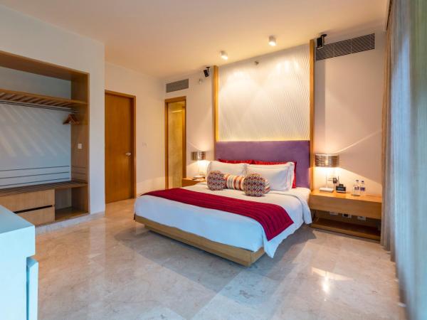 Vivanta Bengaluru, Whitefield : photo 4 de la chambre premium suite pool view king bed