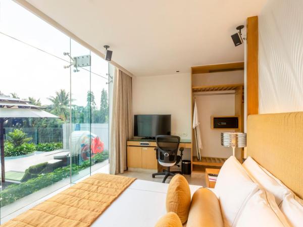 Vivanta Bengaluru, Whitefield : photo 3 de la chambre loft suite pool view king bed