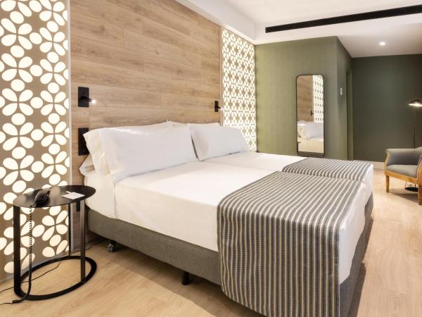 Catalonia Santa Justa : photo 4 de la chambre chambre double ou lits jumeaux premium