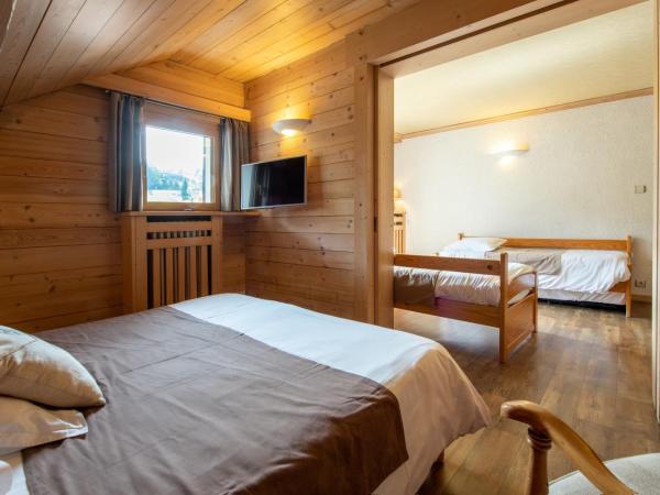 Hôtel La Montagne : photo 3 de la chambre chambre familiale avec balcon