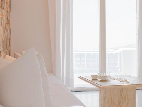 Mykonos Bay Resort & Villas : photo 5 de la chambre villa d'art privée deluxe avec 3 chambres et jacuzzi extérieur - vue panoramique sur mer - bâtiment annexe
