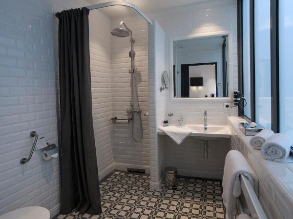 Eco-Lodge City - Appart'Hôtel - VILLA CÔTÉ PLATEAU - Hyper Centre - 3 Étoiles Certifiées- : photo 4 de la chambre studio - accessible aux personnes à mobilité réduite