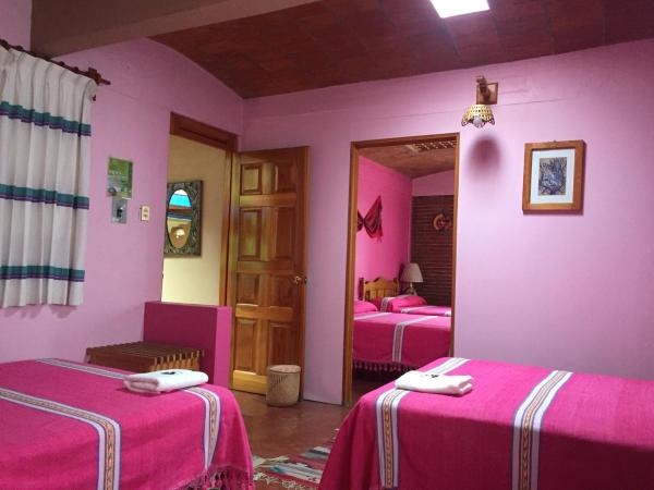 Hotel Cazomalli Oaxaca : photo 1 de la chambre chambre familiale avec salle de bains