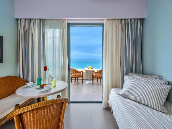 Palm Beach Hotel Apartments : photo 6 de la chambre chambre triple supérieure - vue sur mer