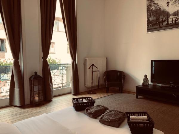 Chic Cocoon Guest House : photo 8 de la chambre chambre double deluxe avec balcon