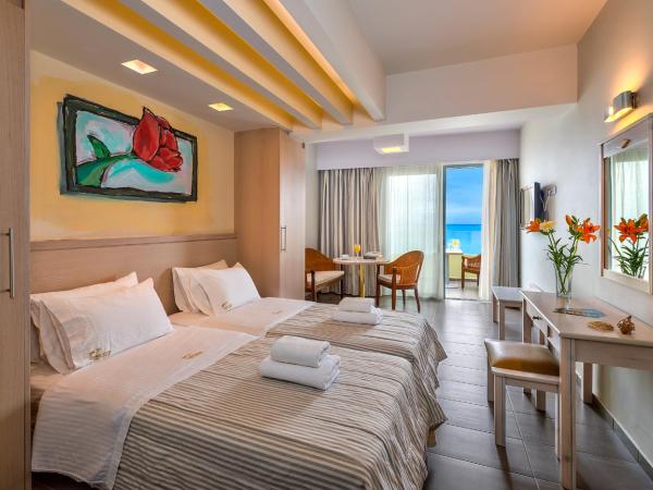 Palm Beach Hotel Apartments : photo 4 de la chambre chambre supérieure - vue sur mer