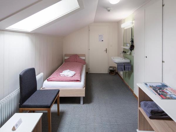 Basic Rooms Jungfrau Lodge : photo 2 de la chambre chambre double ou lits jumeaux basique avec salle de bains commune