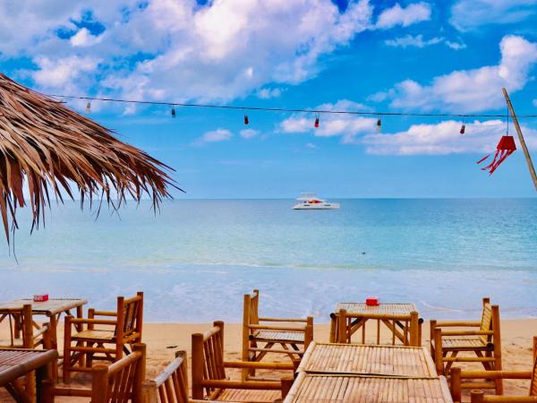 Lanta Palm Beach Resort , Beach Bungalow - Koh Lanta : photo 6 de la chambre chambre familiale