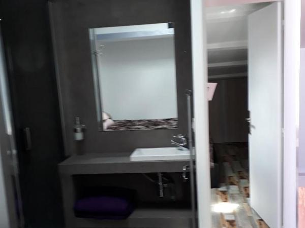 Chambres d'Hotes NATURISTE, Village Naturiste Cap d'Agde, Draps, Serviette, Café, Menage inclus en fin de sejour : photo 10 de la chambre petite chambre double