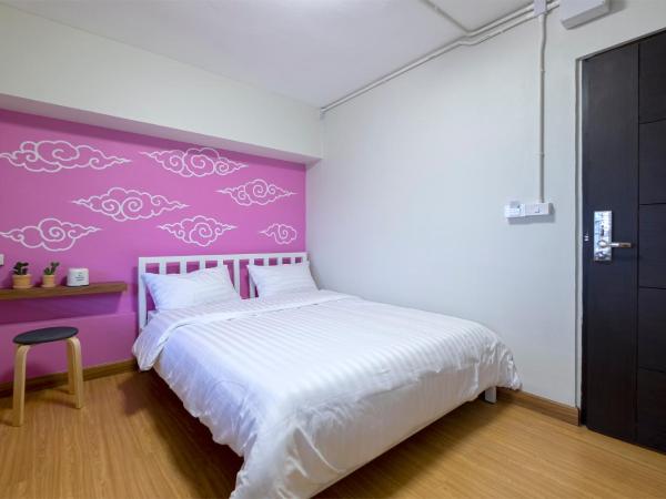 BED Friends Poshtel : photo 3 de la chambre chambre double supérieure avec salle de bains commune