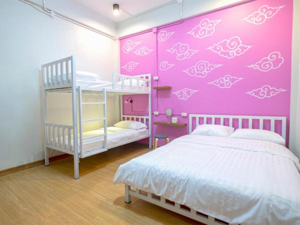 BED Friends Poshtel : photo 3 de la chambre chambre familiale avec salle de bains commune