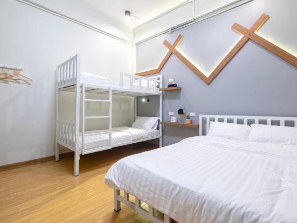 BED Friends Poshtel : photo 3 de la chambre chambre familiale avec salle de bains commune