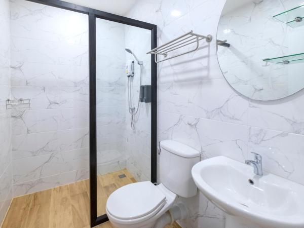 BED Friends Poshtel : photo 6 de la chambre chambre familiale avec salle de bains