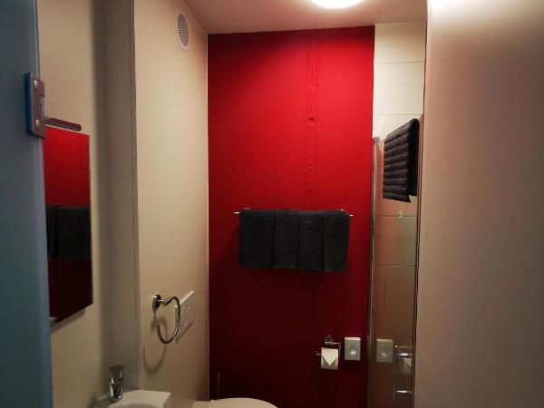 Anstatthotel Horw - self-check-in : photo 3 de la chambre grand studio familial supérieur avec balcon