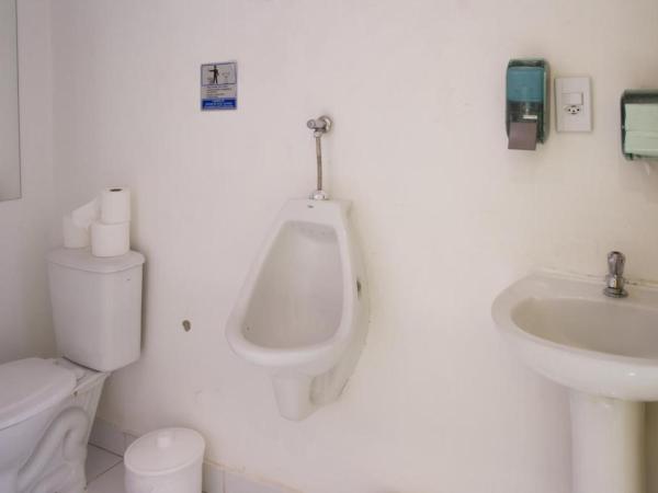 Arena Maracanã Hostel : photo 1 de la chambre chambre double ou lits jumeaux avec salle de bains privative