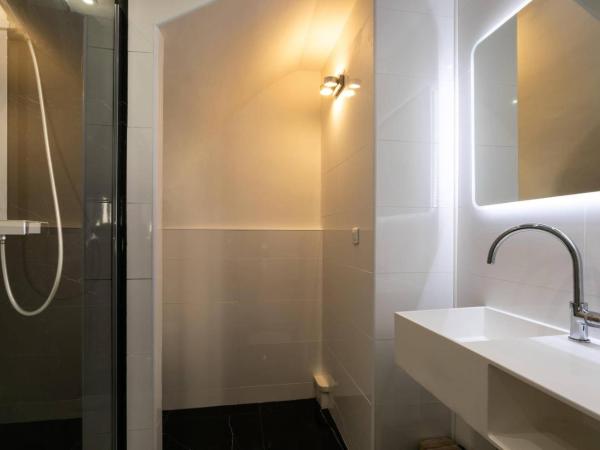 Hôtel Le Mistral : photo 4 de la chambre chambre triple