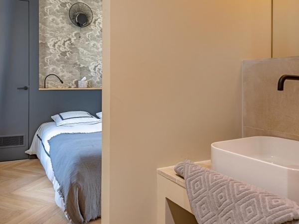 La Magnanerie de l'Isle B&B : photo 4 de la chambre suite familiale avec balcon