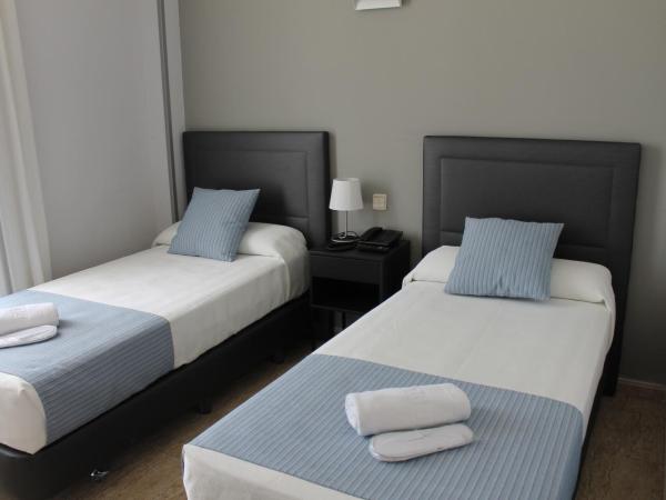 Hotel Barajas Plaza : photo 3 de la chambre chambre lits jumeaux