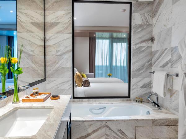 Taj Jumeirah Lakes Towers : photo 1 de la chambre chambre supérieure avec lits jumeaux