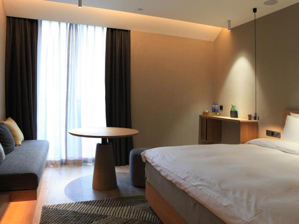 EBO Hotel Hangzhou Wulin : photo 1 de la chambre chambre double avec balcon