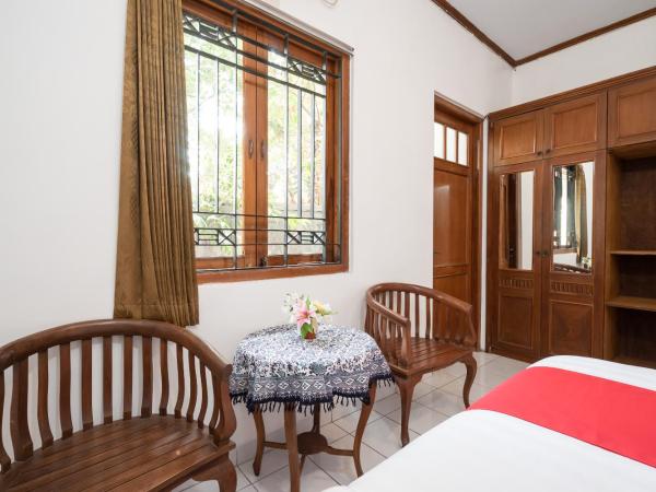 Super OYO 1778 Omah Duwet : photo 8 de la chambre chambre lits jumeaux standard