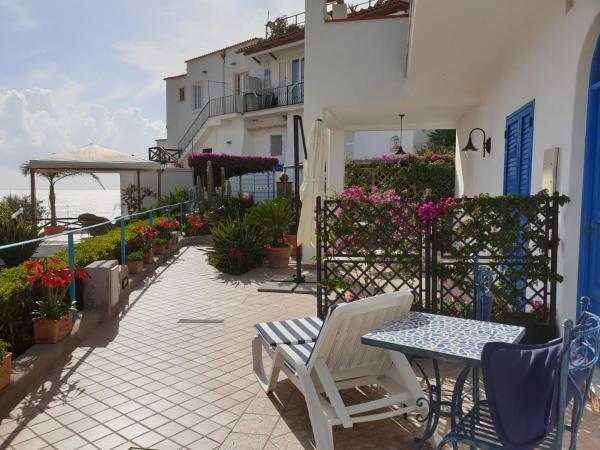 Villa Loreta : photo 2 de la chambre chambre double deluxe - vue latérale sur mer