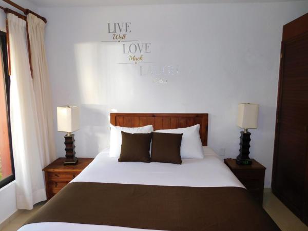 Nautibeach Beach Front Condos in North Beach : photo 2 de la chambre appartement - vue sur jardin