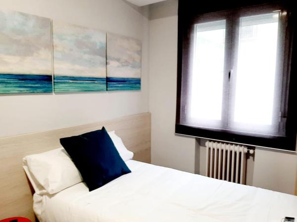 Hostal Lucia by gaiarooms : photo 1 de la chambre chambre simple