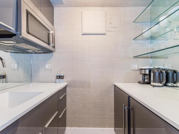 Lombardy Hotel : photo 5 de la chambre suite 1 chambre avec 2 lits queen-size