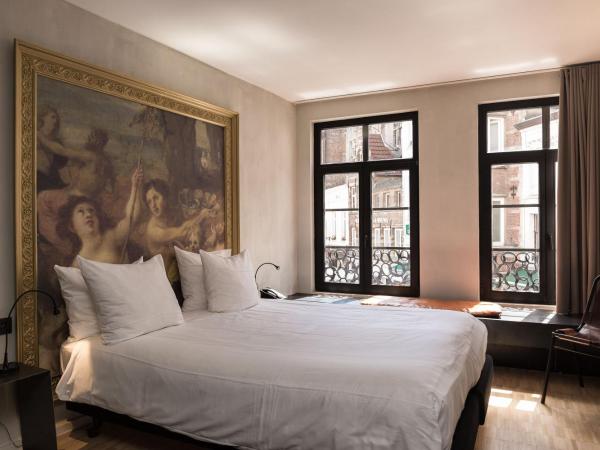 HotelO Kathedral : photo 3 de la chambre chambre double supérieure avec climatisation - vue sur cathédrale