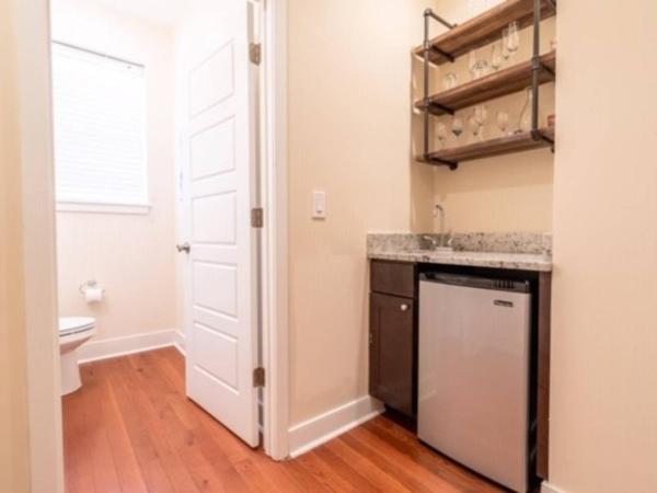 Beautiful Lux 4 Bedroom*Near PENN/CHOP*Roof Deck : photo 1 de la chambre maison 4 chambres