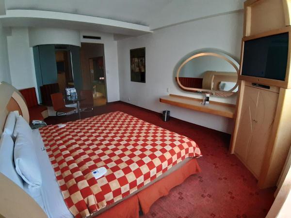 AUTO HOTEL LEGARIA : photo 10 de la chambre chambre lit king-size deluxe