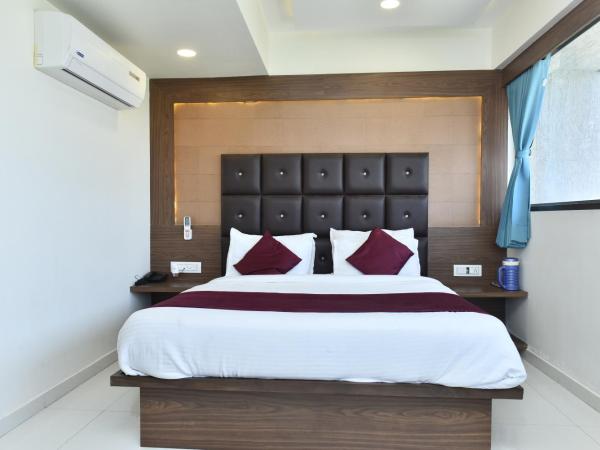 Hotel Royal King by Sky Stays : photo 2 de la chambre chambre deluxe - réservée aux indiens