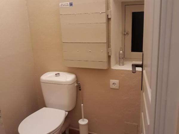 Le Mas des Vergers : photo 7 de la chambre studio - vue sur piscine