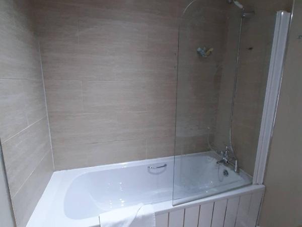 JBs Bar & Guest Accommodation : photo 7 de la chambre chambre triple standard