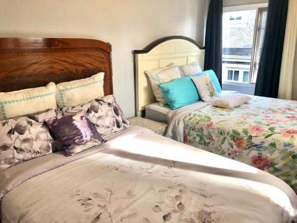 The Sunshine House-Free Parking : photo 4 de la chambre two-bedroom for families with private bathroom