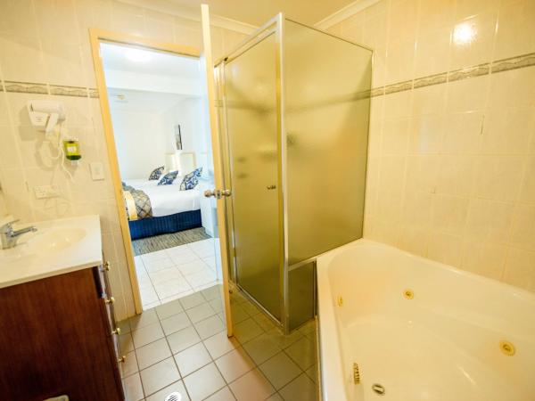 Jacksons Motor Inn : photo 5 de la chambre chambre familiale avec baignoire