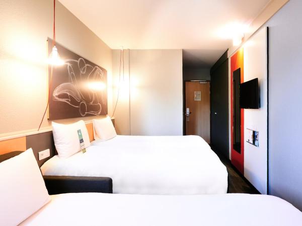 ibis Lyon Gerland Musée des Confluences : photo 5 de la chambre chambre double supérieure avec canapé
