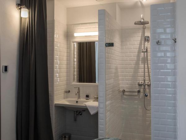 Eco-Lodge City - Appart'Hôtel - VILLA CÔTÉ PLATEAU - Hyper Centre - 3 Étoiles Certifiées- : photo 9 de la chambre appartement 2 chambres