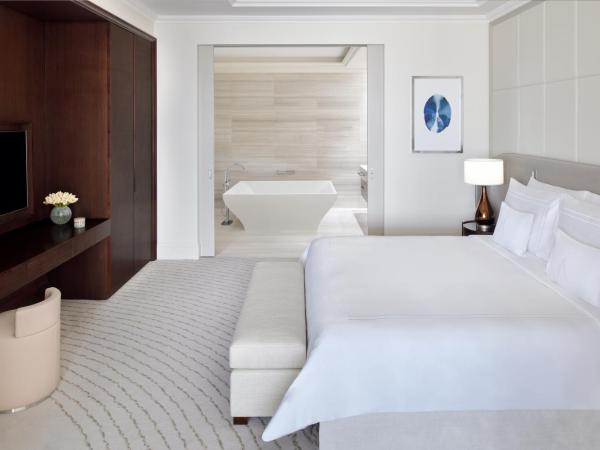 Address Dubai Mall : photo 4 de la chambre suite exécutive - vue sur fontaine et burj khalifa - accès au salon servant le déjeuner, le goûter et le dîner 