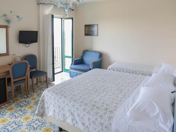 Hotel La Badia : photo 1 de la chambre chambre triple