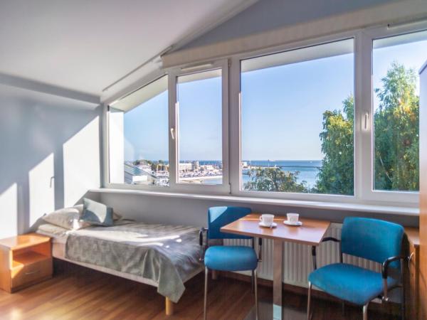 Hostel Mały Żagiel : photo 1 de la chambre chambre triple avec salle de bains privative