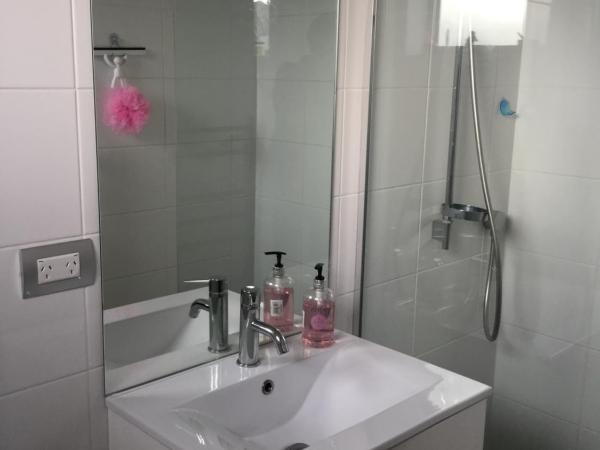 Bed & Breakfast in the Heart of Fendalton : photo 7 de la chambre chambre lit queen-size